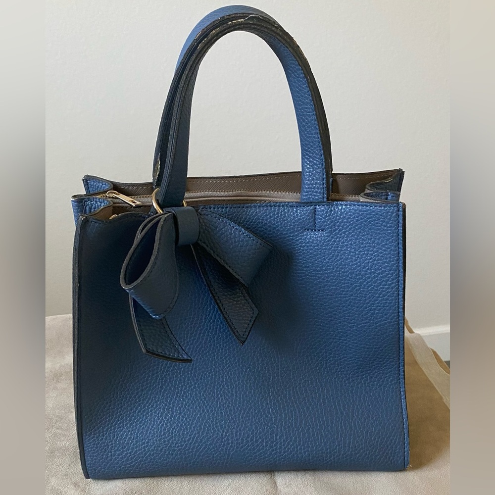 Blue ribbon bag